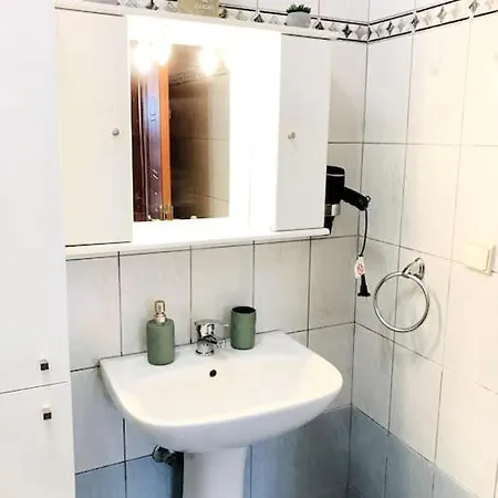 Apartment Despy's House Near To Sea And To The Airport Skg Plagiarion